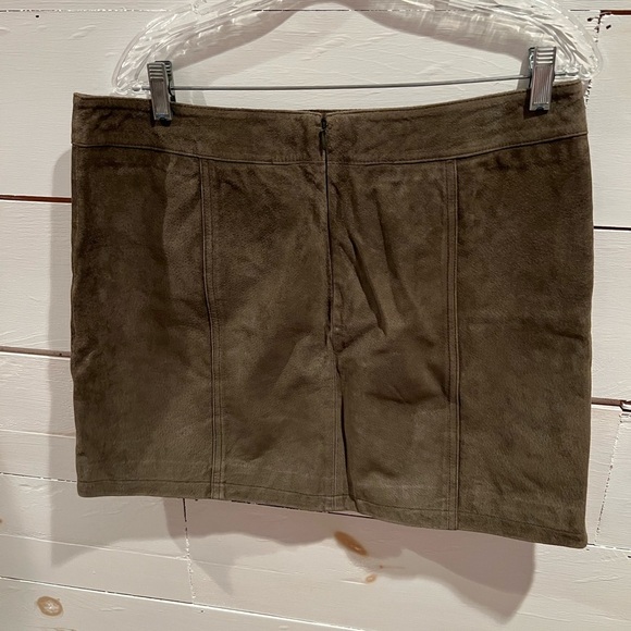Gianni Bini Olive green Button-Front Suede Skirt, size large. EUC, zipper back. - Picture 5 of 6